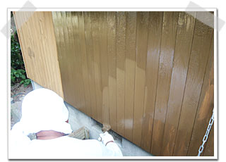 木の外壁の仕上げ塗装