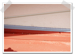 防水・ジョイント処理　スチールサイディング外壁と水切りの隙間
