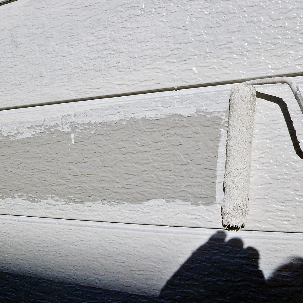 富山県南砺市の塗り替え　外壁スチールサイディングの下塗り