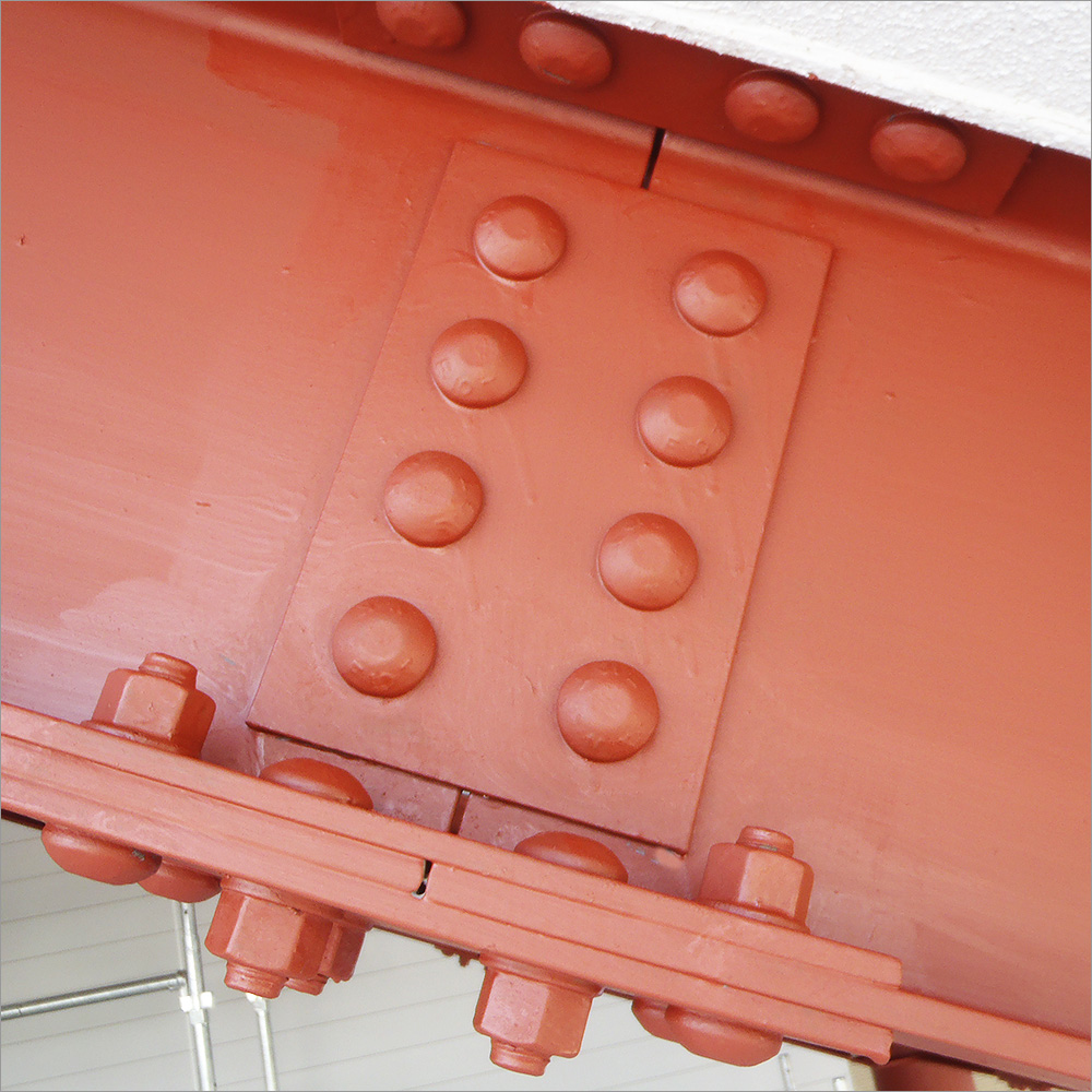 富山県南砺市の塗り替え　鉄骨車庫の下塗り（サビ止め塗装）