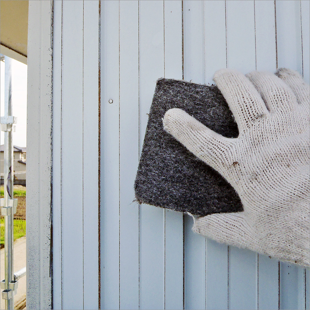 富山県高岡市　住宅塗り替え トタン外壁のサビ落とし・目荒らし