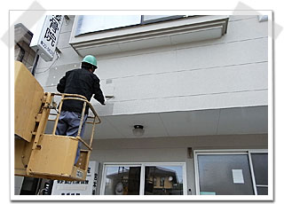 入り口の見上げ（天井）部分の塗装