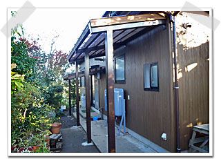 庇の木製母屋の設置
